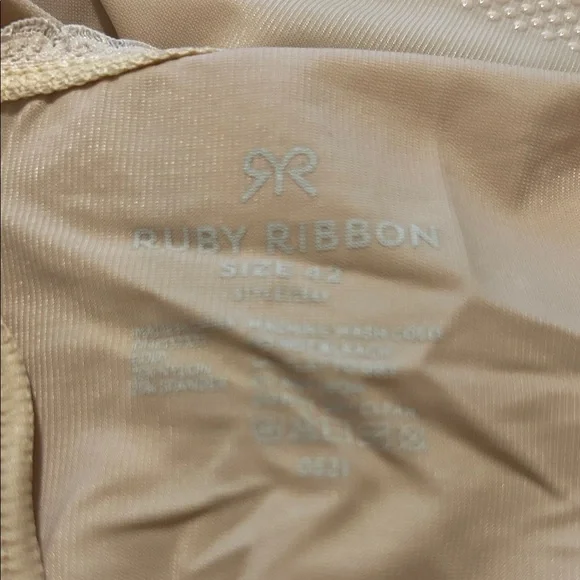 Two Ruby Ribbon Shapewear Bra Pieces - Picture 13 of 13